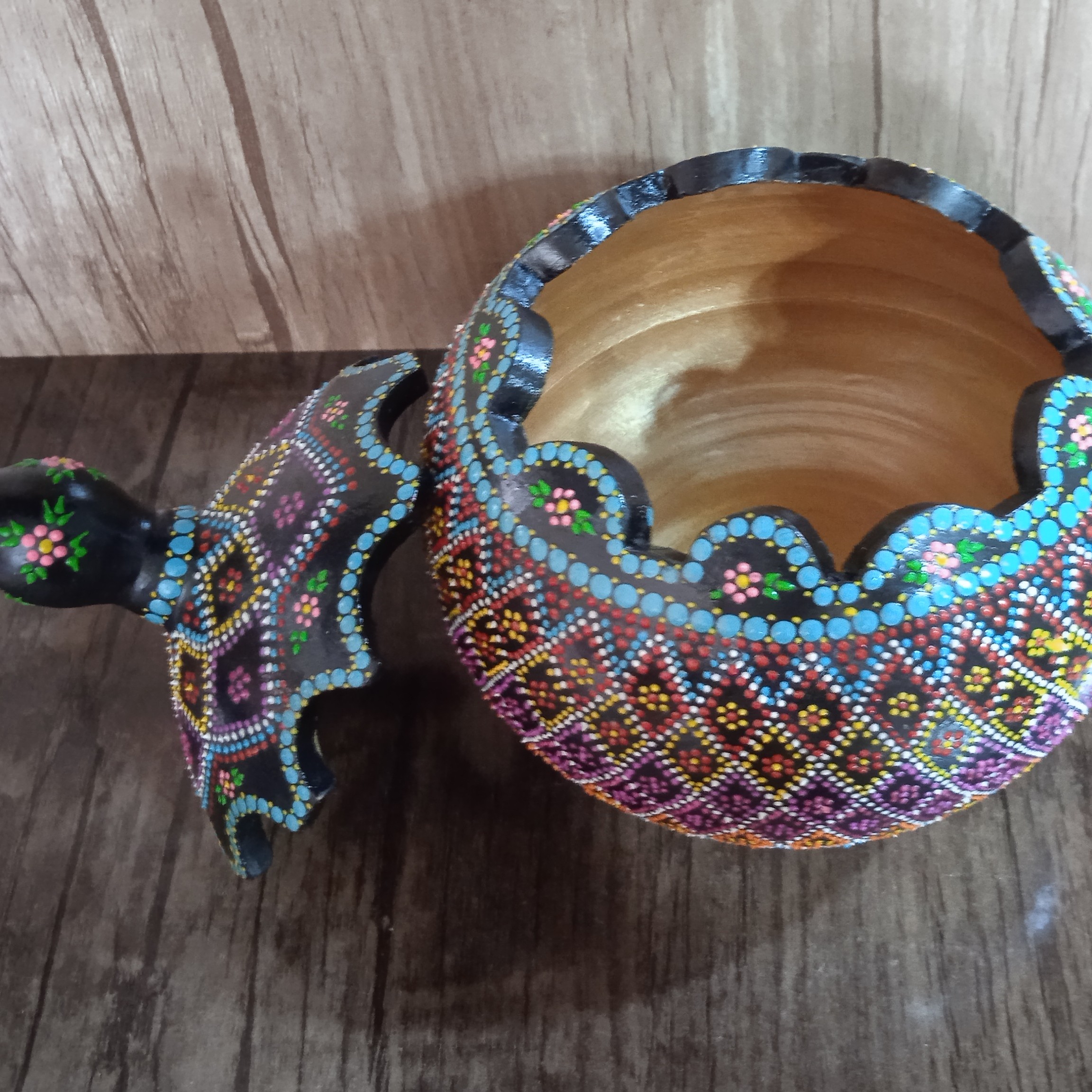 شکلات خوری سفالی نقطه کوبی شده برای پذیرایی از مهمان