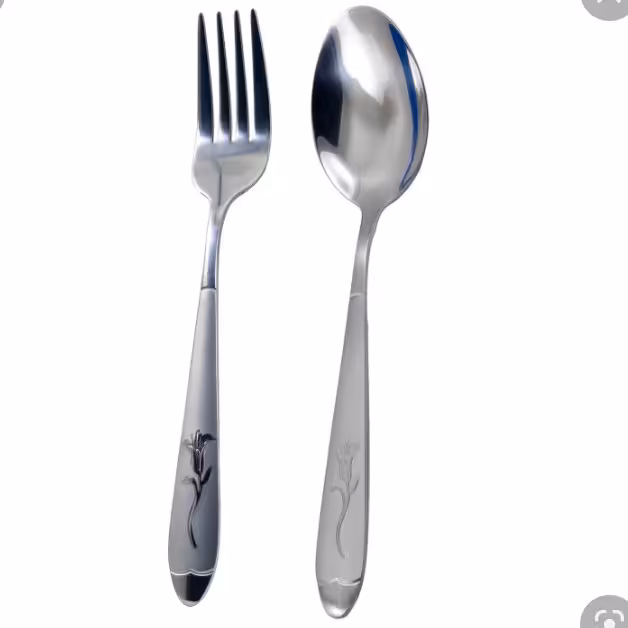 قاشق و چنگال گل میخک 6 تا قاشق  و 6 تا چنگال 