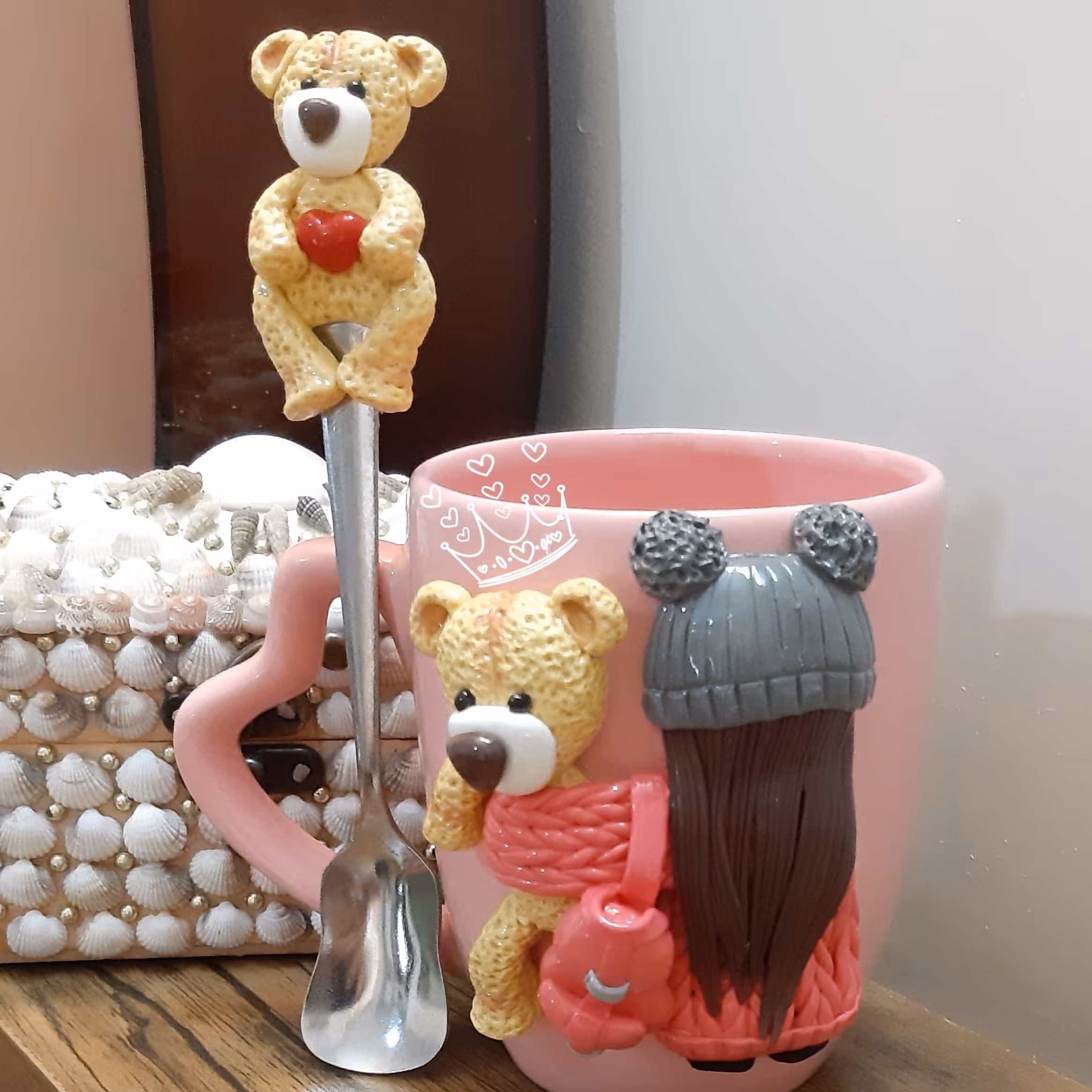 ماگ عروسکی خمیری دختر و خرس صورتی  با قاشق 