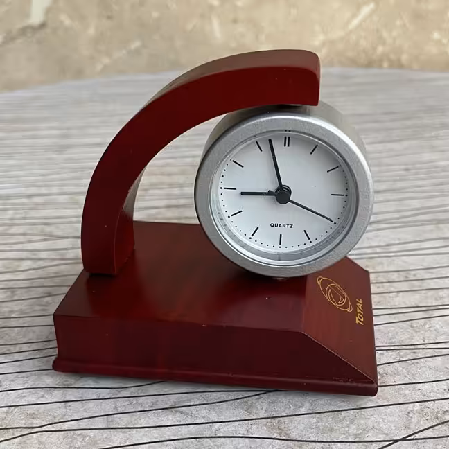 ساعت رومیزی چوبی زنگ خور خارجی چرخشی