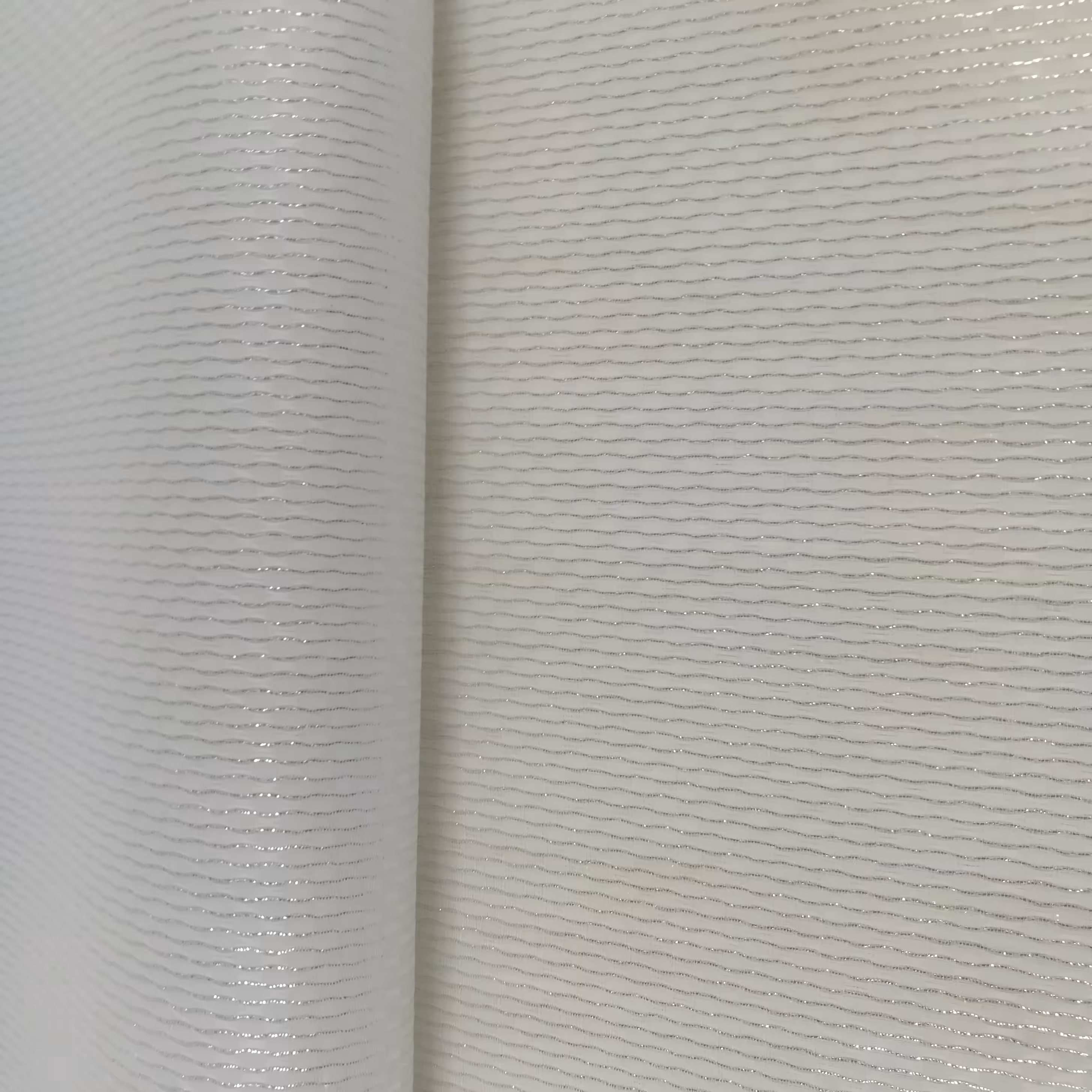 پارچه حریر سفید زر دوزی در دو رنگ  طلایی نقره ای حداقل سفارش 5متر