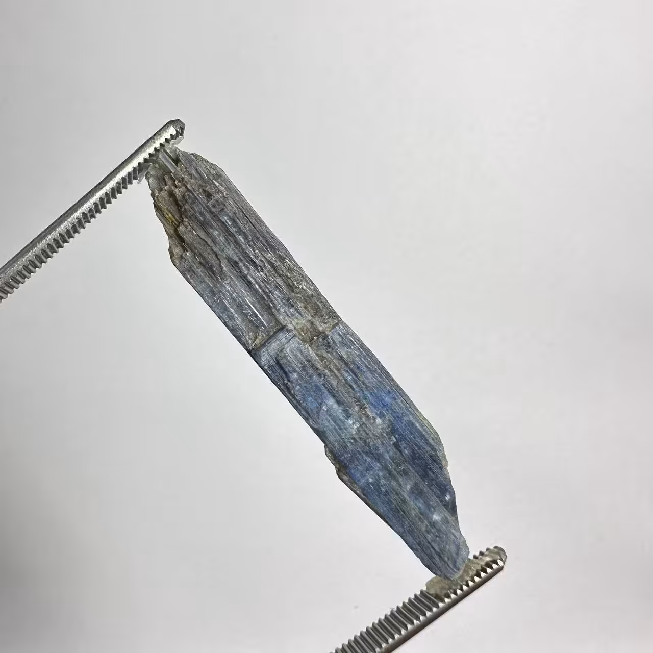 سنگ کیانیت راف طبیعی آبی 235191