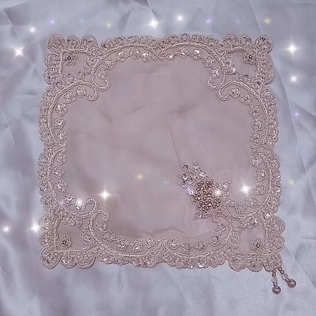 حراج رومیز عسلی دانتل منجوق دوزی شده گلدار