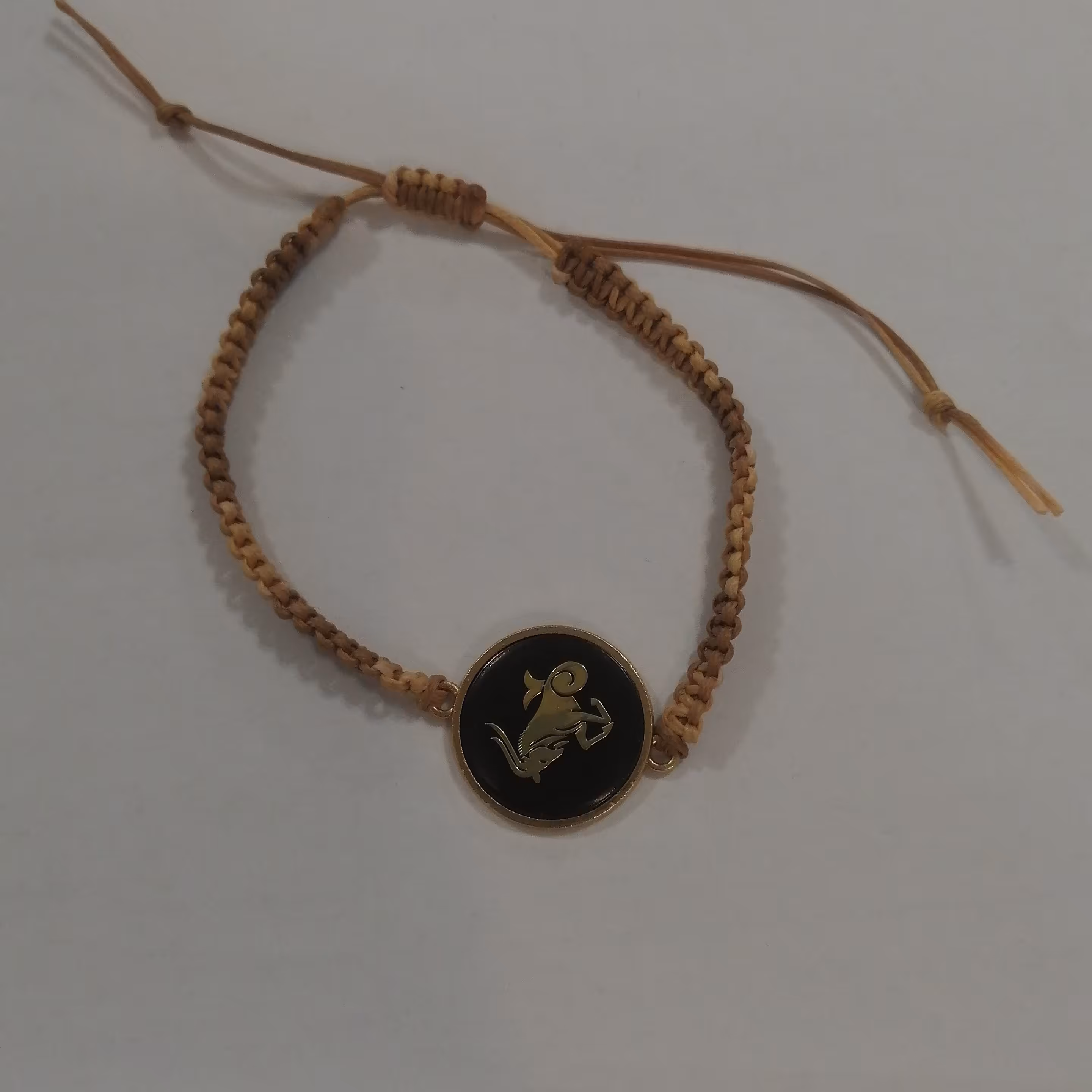 انواع دستبند ماه تولد