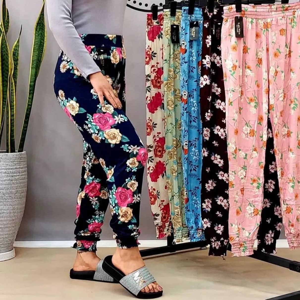 شلوار زنانه  گیاهی پایین کش درجه یک 