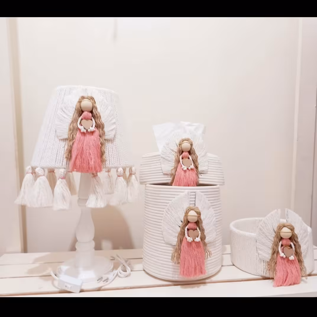 آباژور مکرومه و سبد لوسیون و سطل زباله و جادستمال مکرومه قیطان دوزی در طرح های مختلف و رنگبندی 