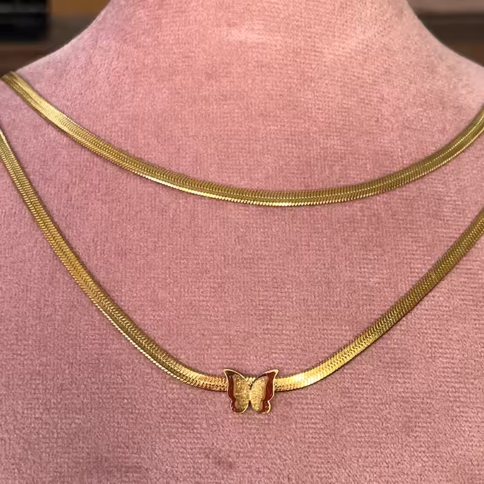 گردنبند دولاین استیل طرح زنجیر ماری و پلاک پروانه بسیار شیک و ظریف