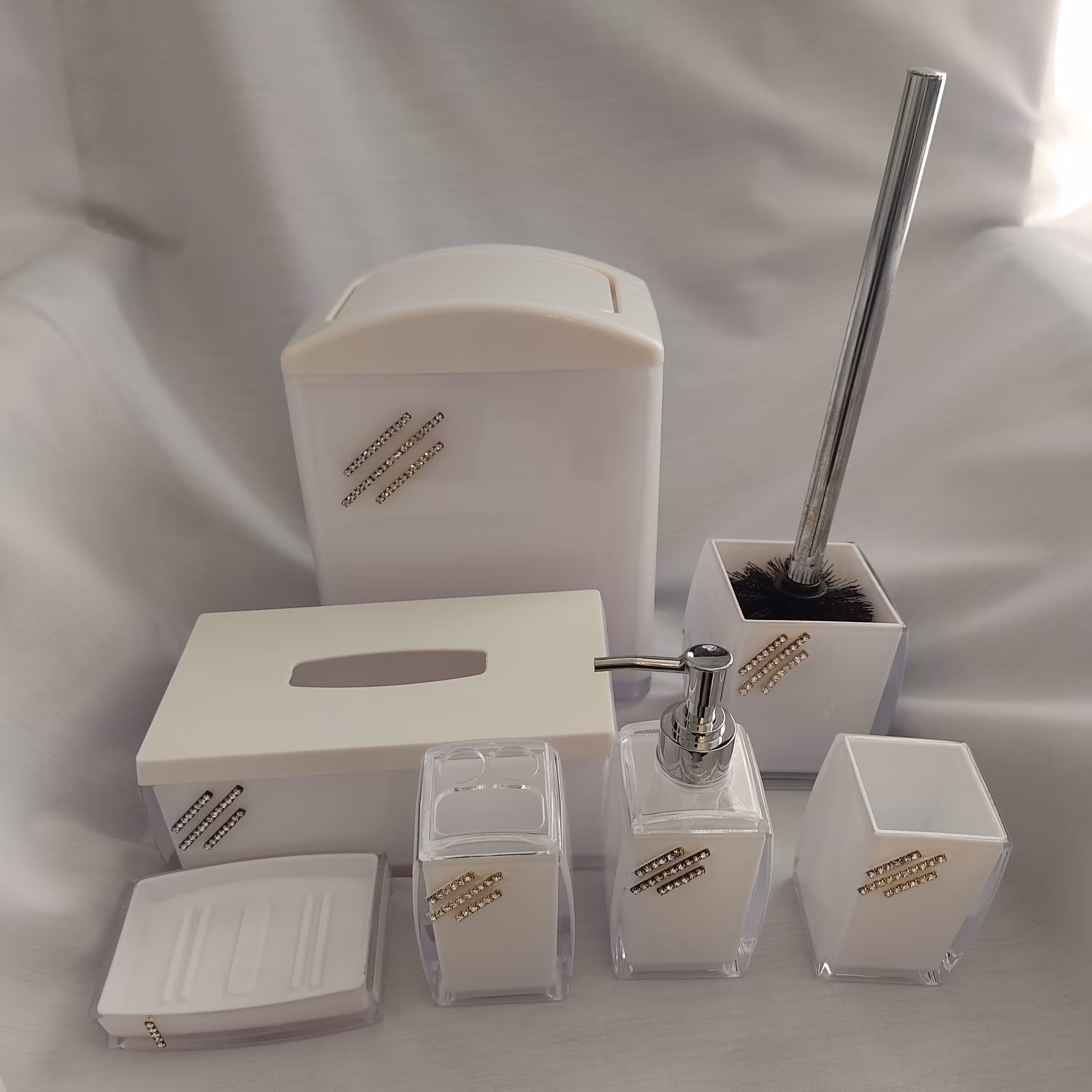 ست سرویس بهداشتی جنس  اکرولیک  ، 7 تیکه ، نگین دار