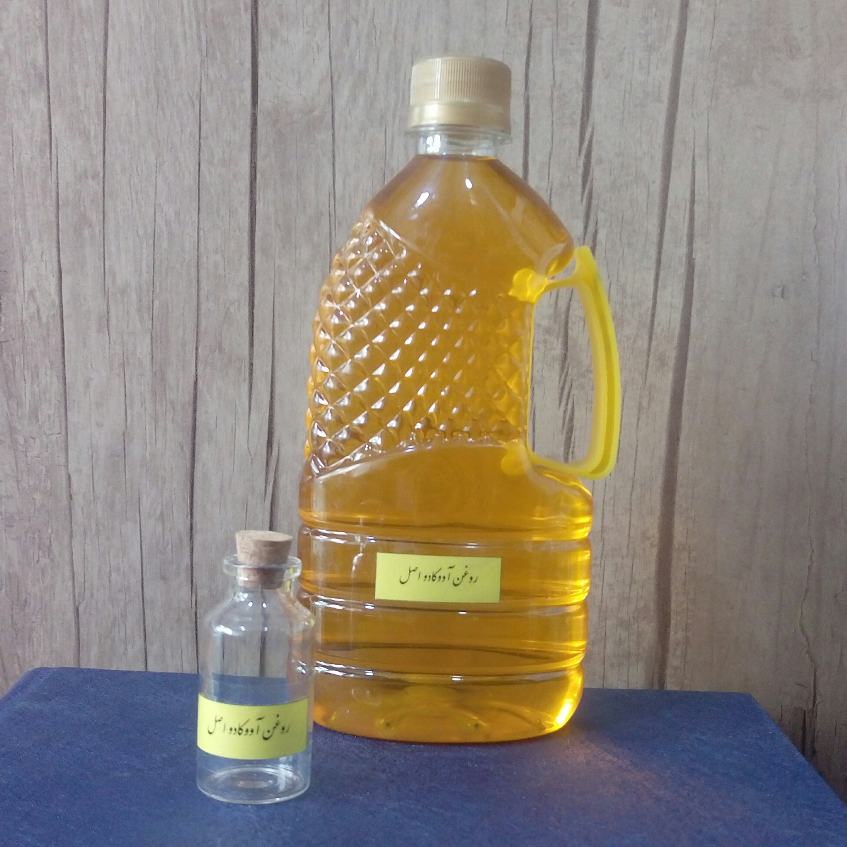 روغن آووکادو اصل 30 میلی لیتر در ظروف شیشهای همراه با درب چوب پنبهای