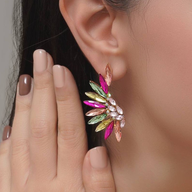 گوشواره دخترانه با نگین رنگی جواهری برگی