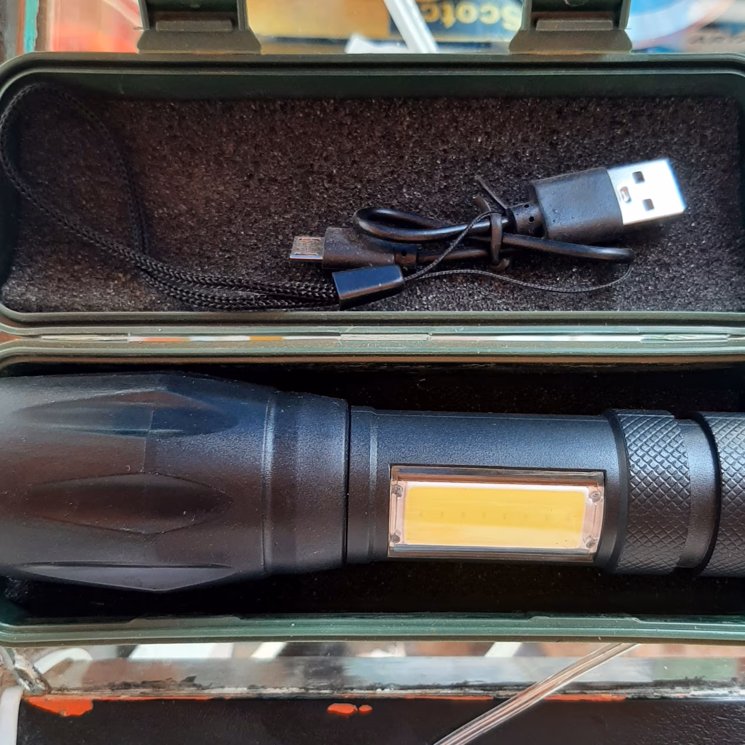 چراغ قوه پلیسی