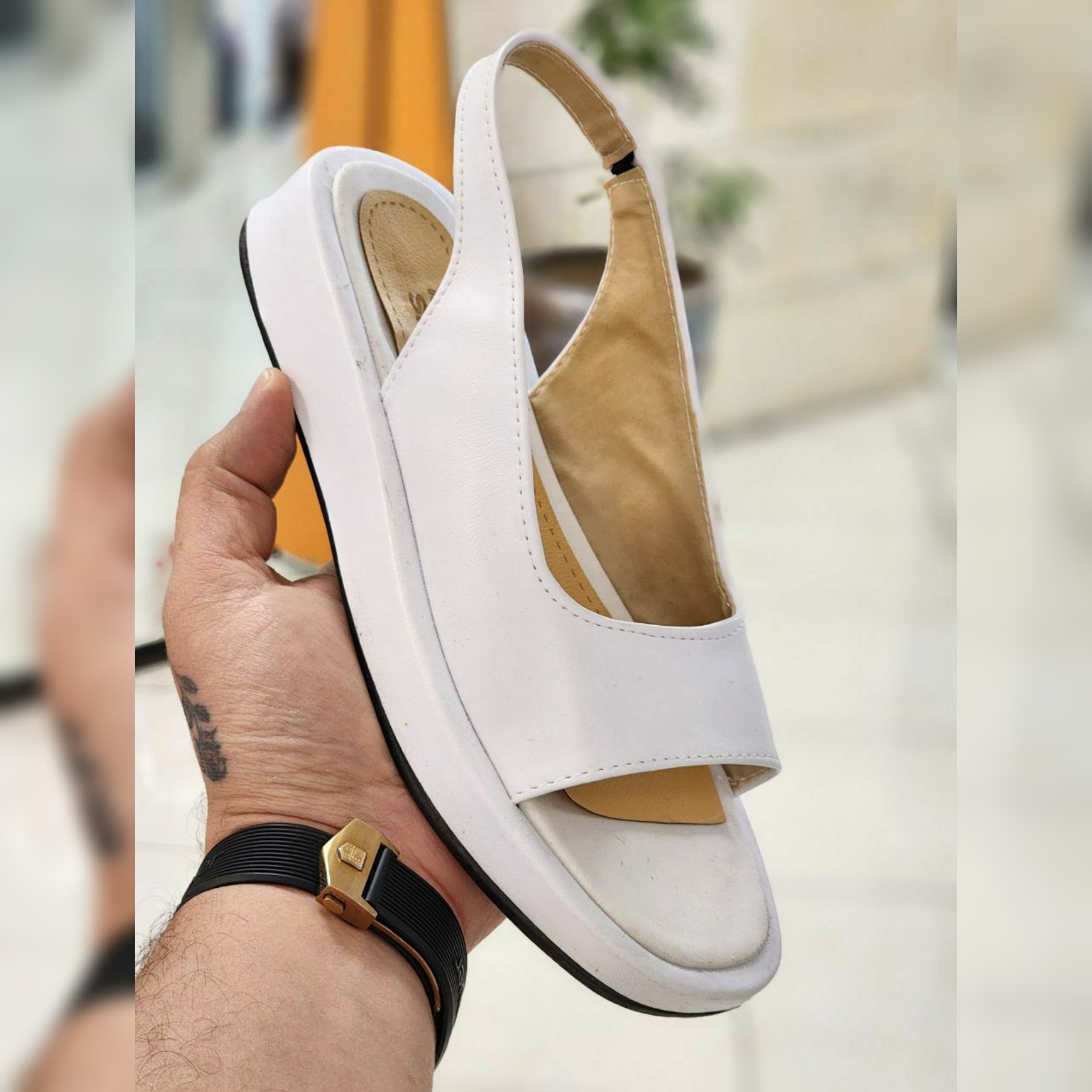 کفش تابستانی زنانه و دخترانه صندل چرم تابستونی مشکی و سفید طبی لژدار سبک راحتی مجلسی شیک
