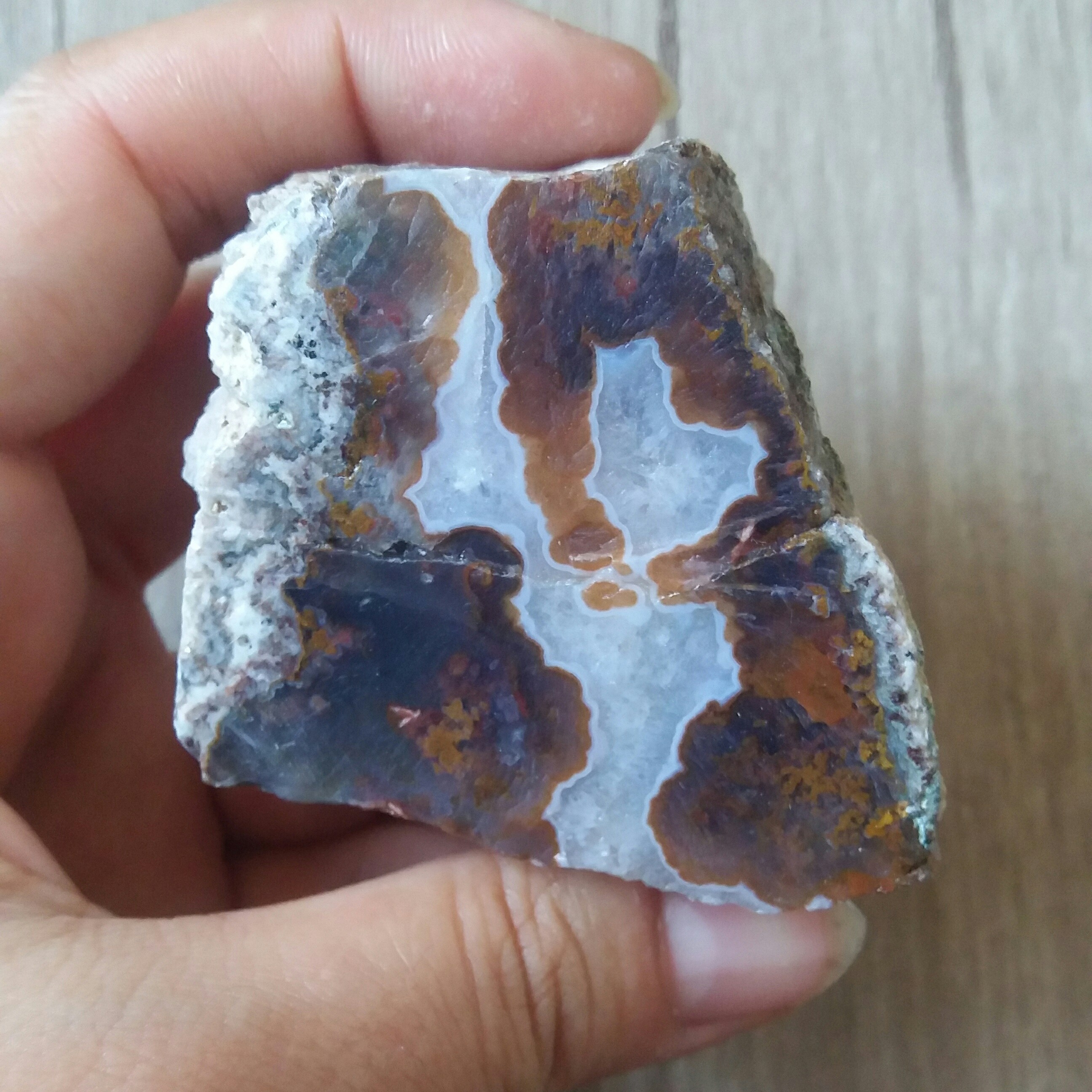 سنگ عقیق اصل مصور  پاییزی عقیق معدنی و اصل  طول 4.7 سانته