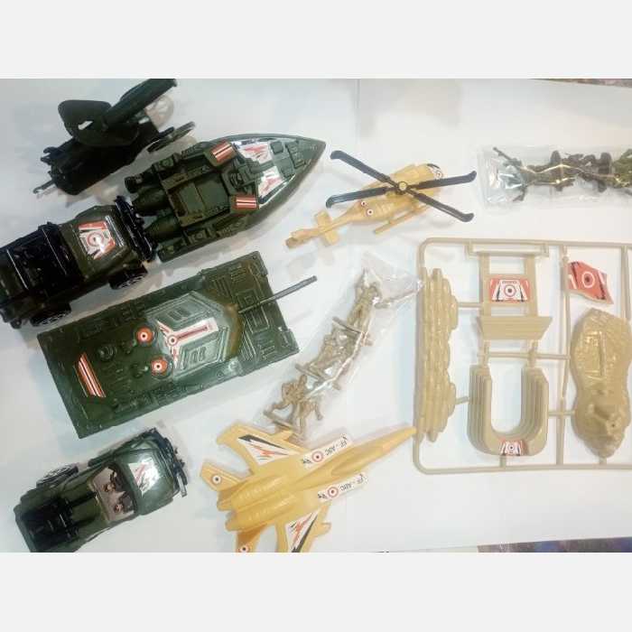 ست پادگان و ماشین و سرباز و لوازم جنگی کامل