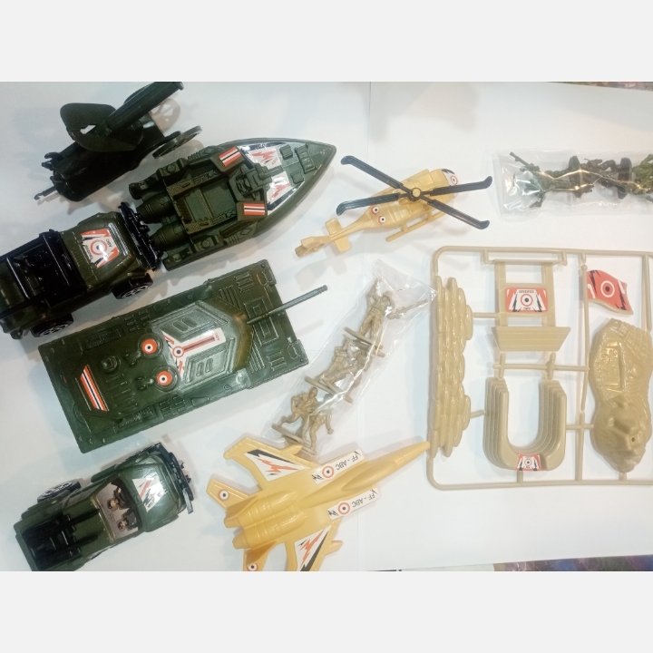 ست پادگان و ماشین و سرباز و لوازم جنگی کامل