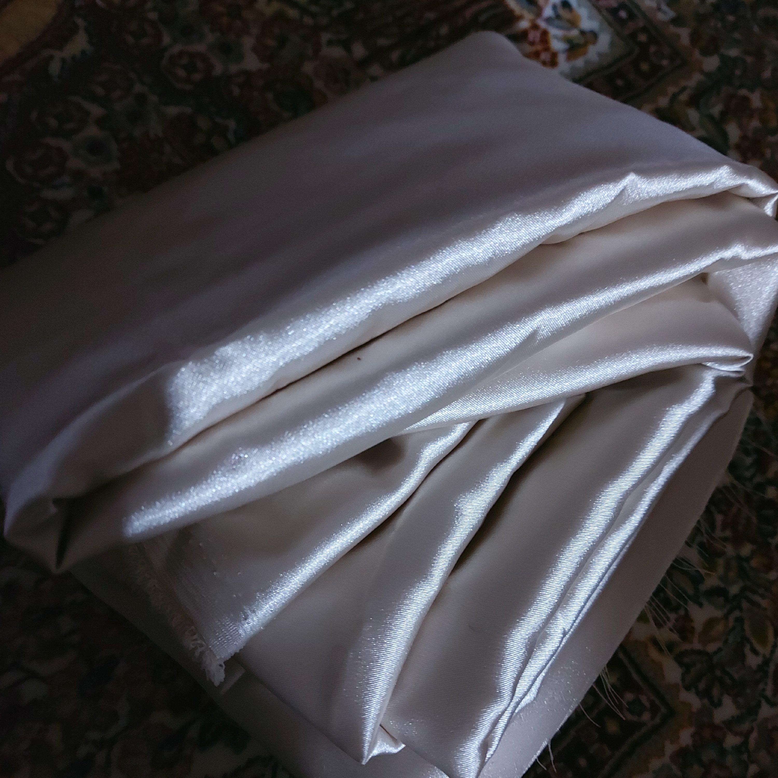 پارچه ساتن کش رنگ کرم