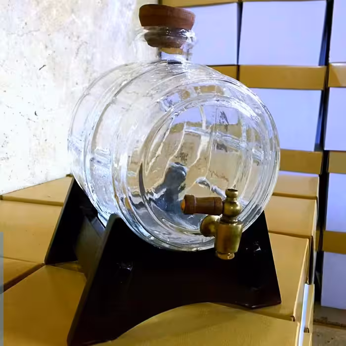 کلمن سه لیتری دست ساز با شیر برنجی ساخته شده با بلور بسیار شفاف