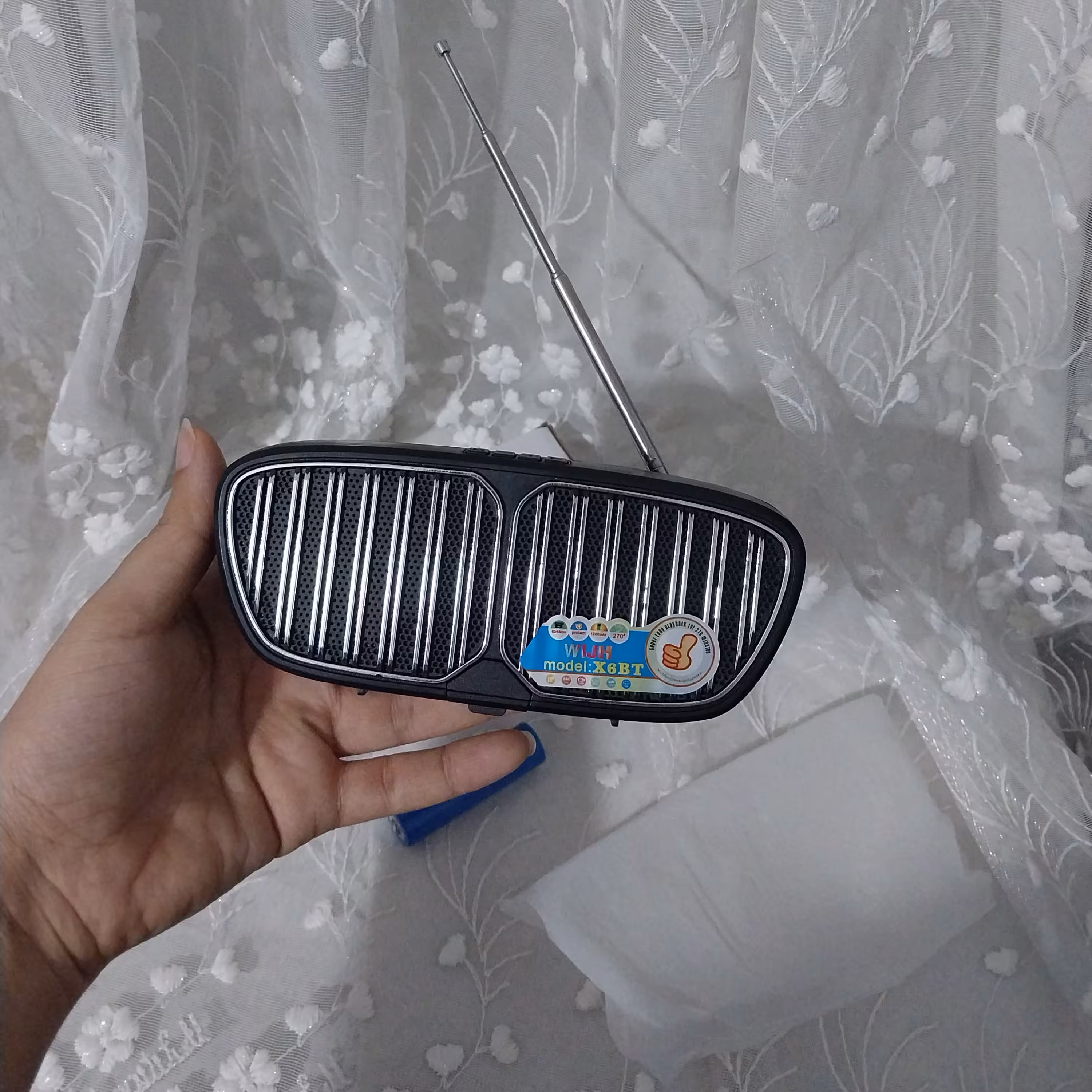 اسپیکر بلوتوثی طرح رادیو 
فلش خور  رم خور 
باطری سر خور
صدایی