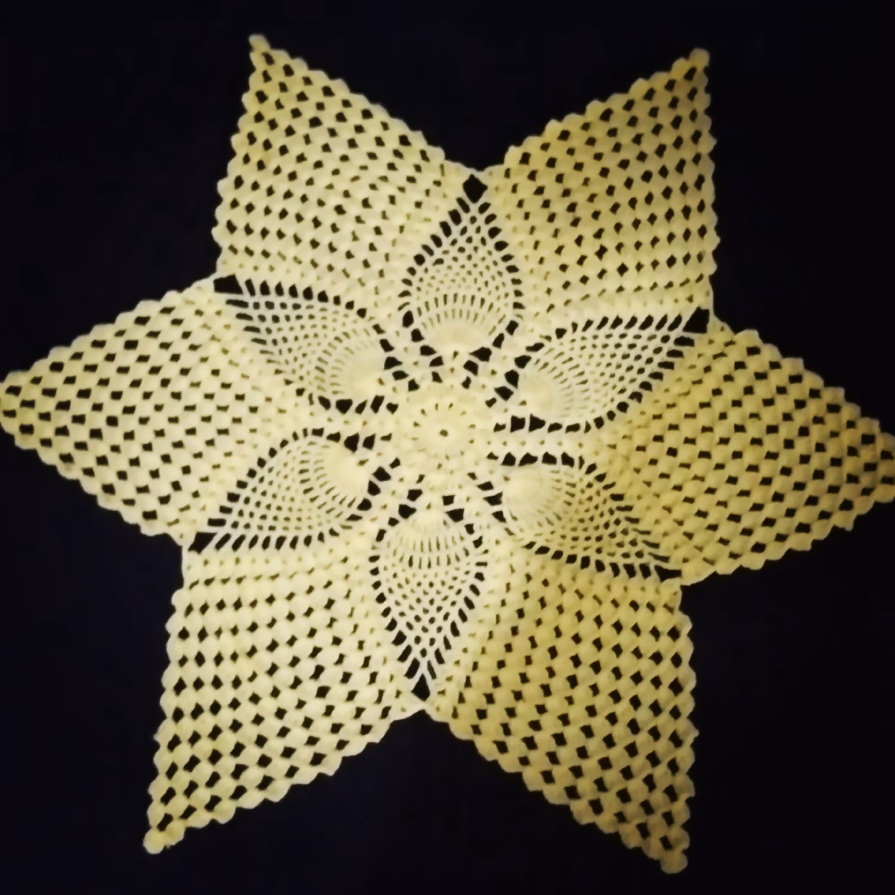 رومیزی اناناسی