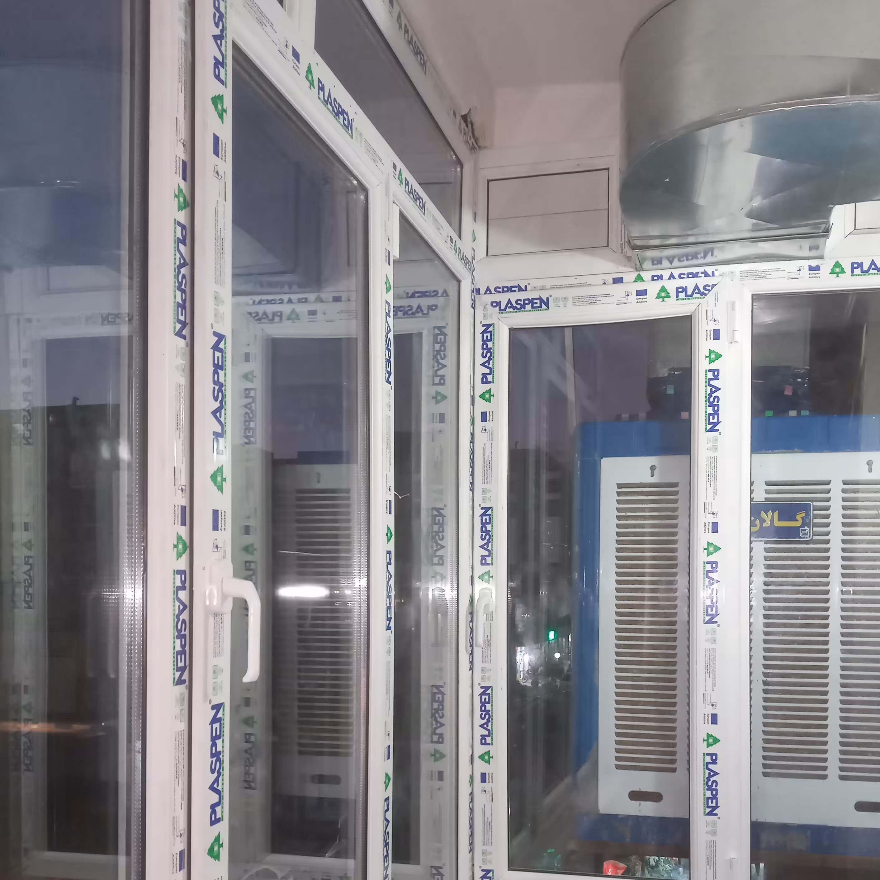 پنجره دوجداره باجنیس وینتک  بابهترین متریال . 