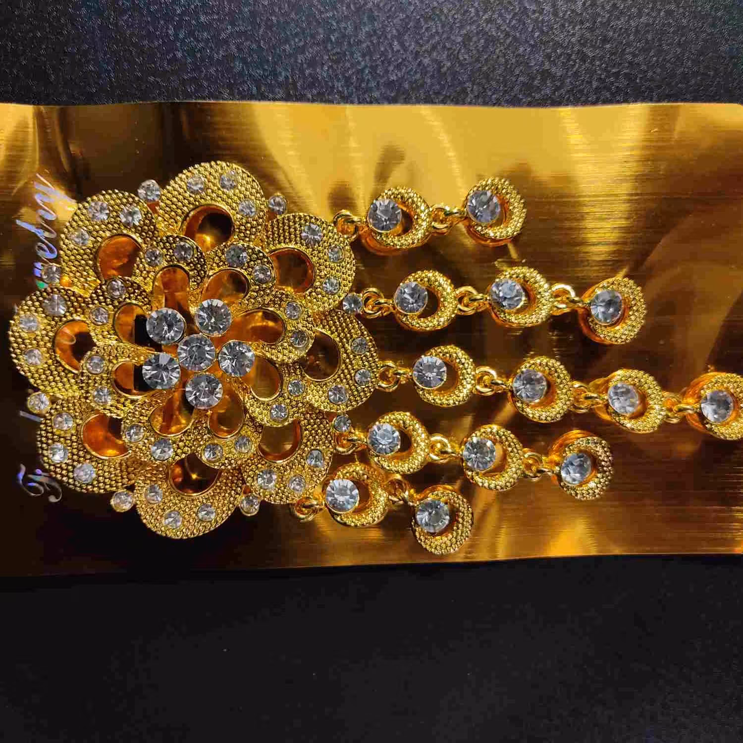 سنجاق سینه طلایی نگین دار سایز بزرگ