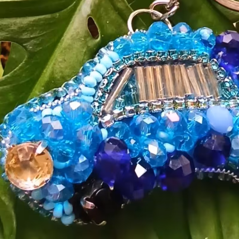 جاسوییچی جواهردوزی شده ماشین قابل سفارش در رنگ وسایز دلخواه شما