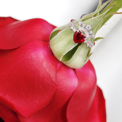 انگشتر نقره دخترانه مدل تاج با نگین یاقوت قلبی قرمز رنگ کد 1599