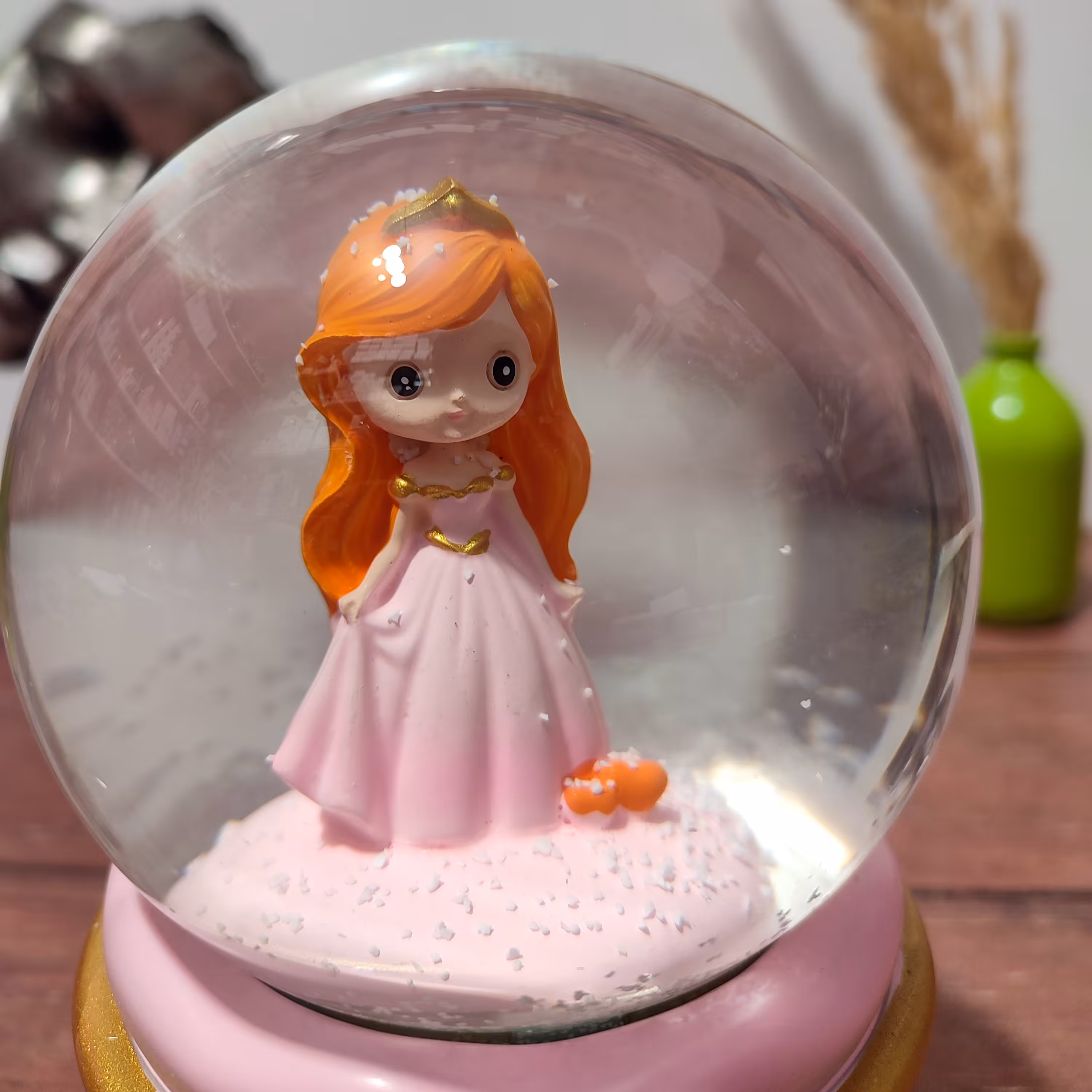 گوی پمپی موزیکال دختر زیبا