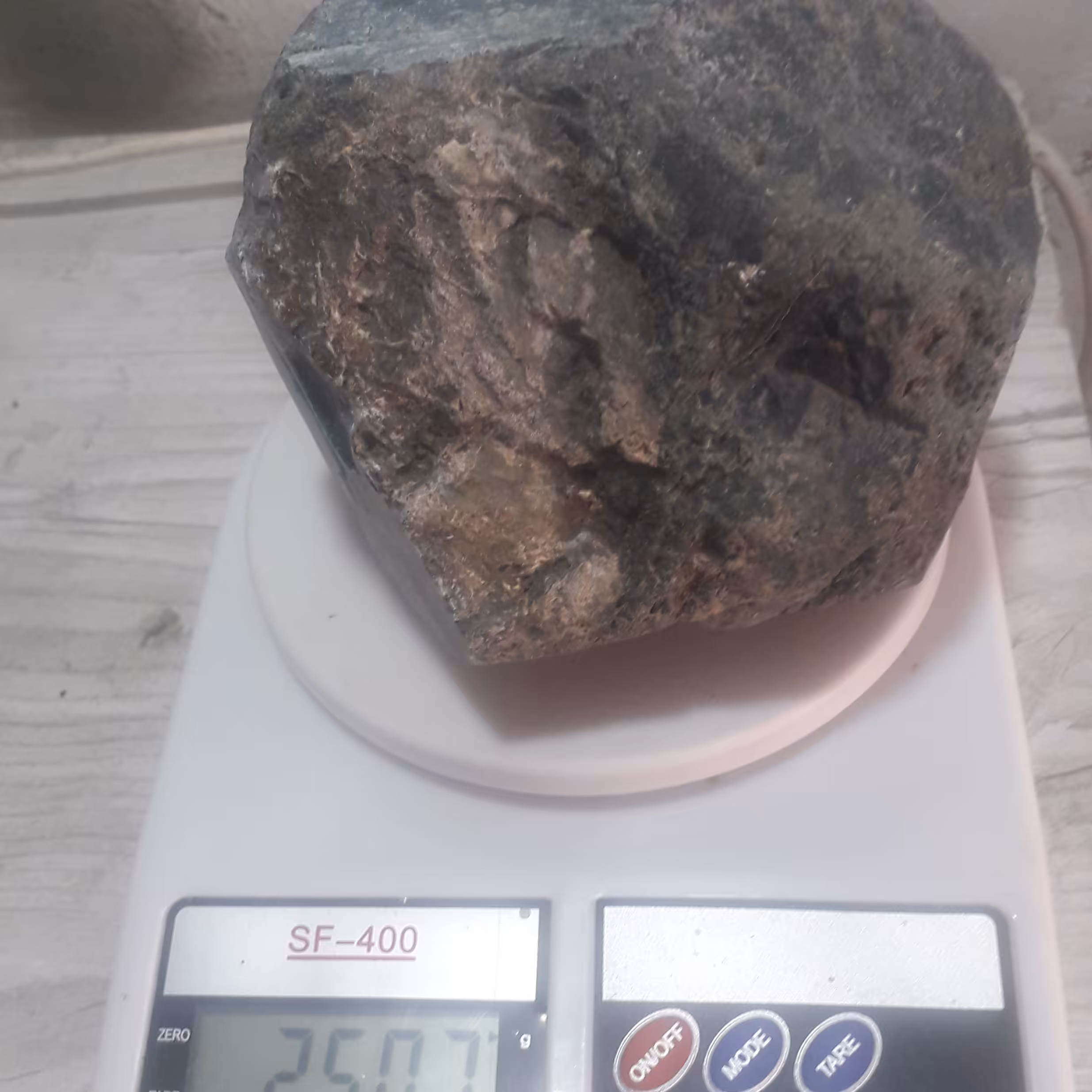 کلوخه سنگ یشم