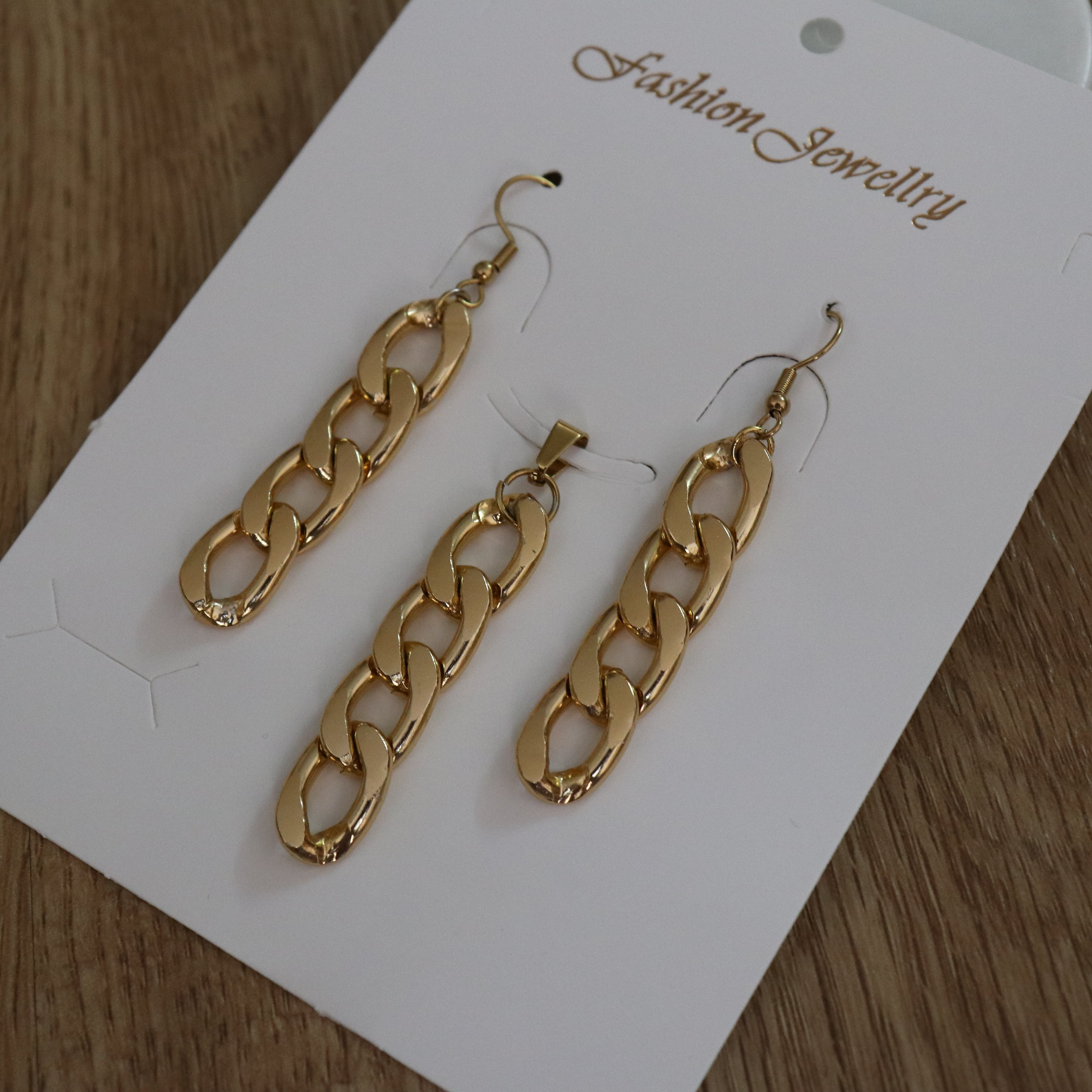 نیمست کارتیر شامل گردنبند و گوشواره