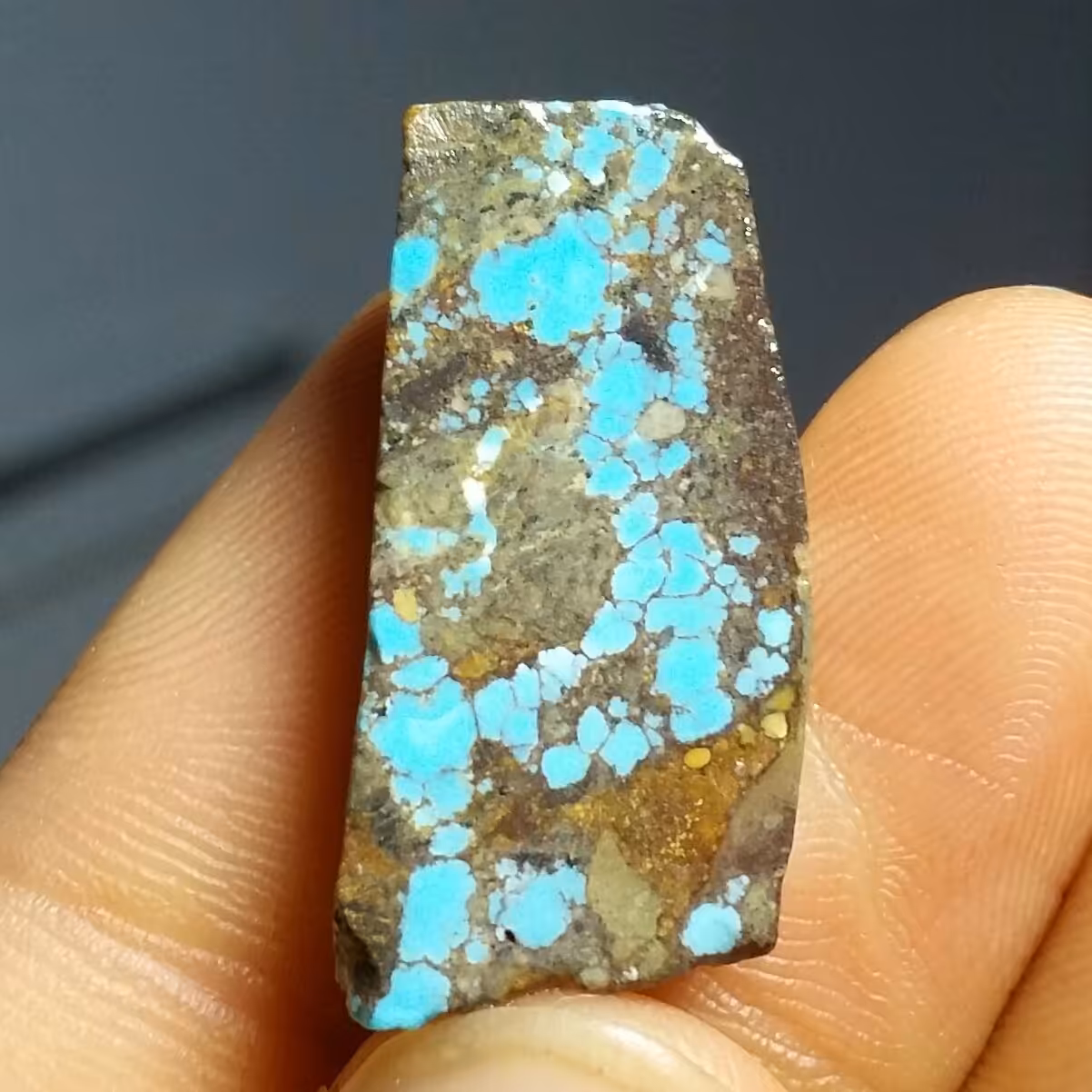 سنگ راف حبه فیروزه اصل نیشابور آبی بسیار خوش رنگ صد در صد طبیعی کد 11352