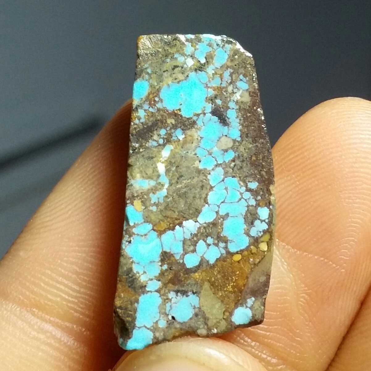 سنگ راف حبه فیروزه اصل نیشابور آبی بسیار خوش رنگ صد در صد طبیعی کد 11352