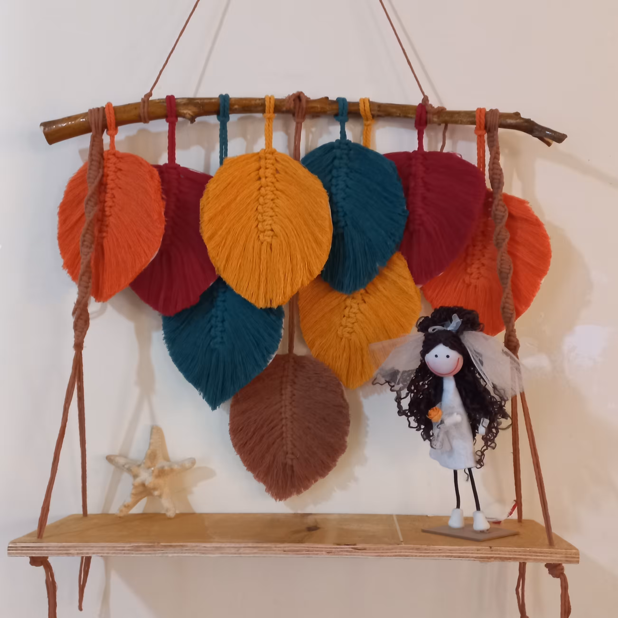 آویز برگ مکرومه