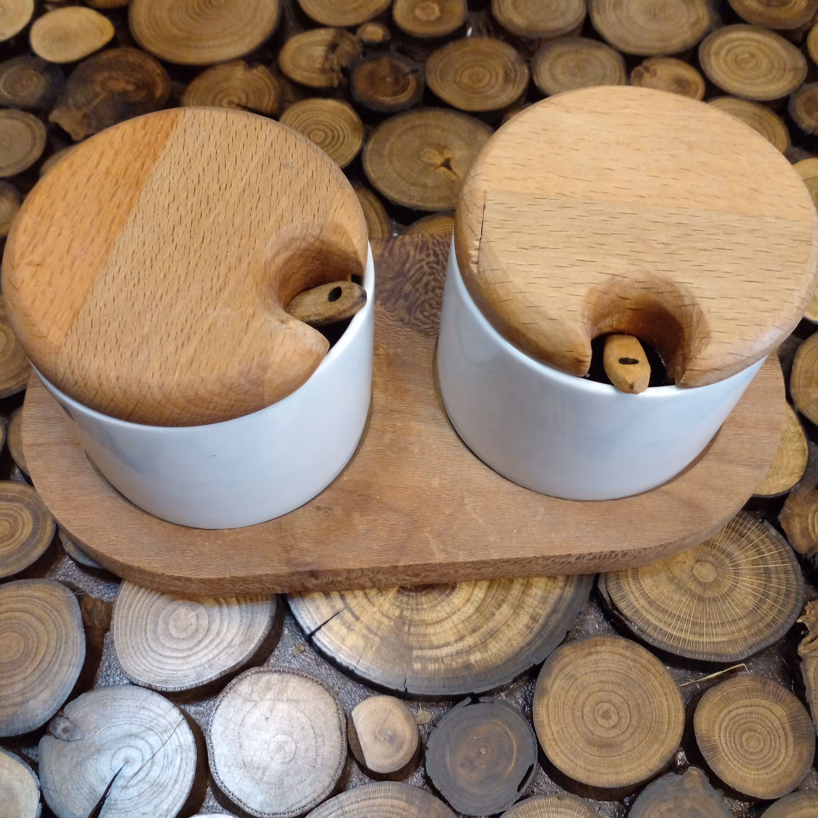 پاسماوی سرامیکی بازیره و درب چوبی و قاشق چوبی جاادویه دو عددی 