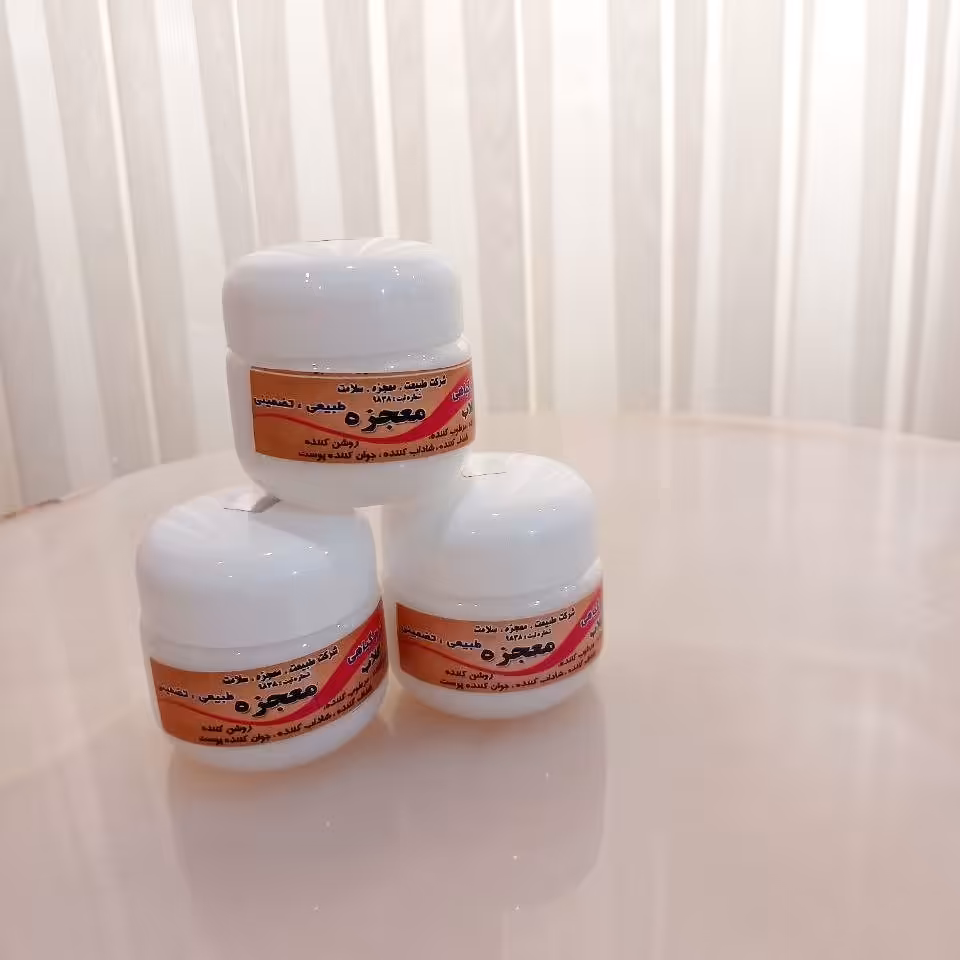 کرم گلاب مرطوب کننده و جوان کننده و شاداب کننده پوست