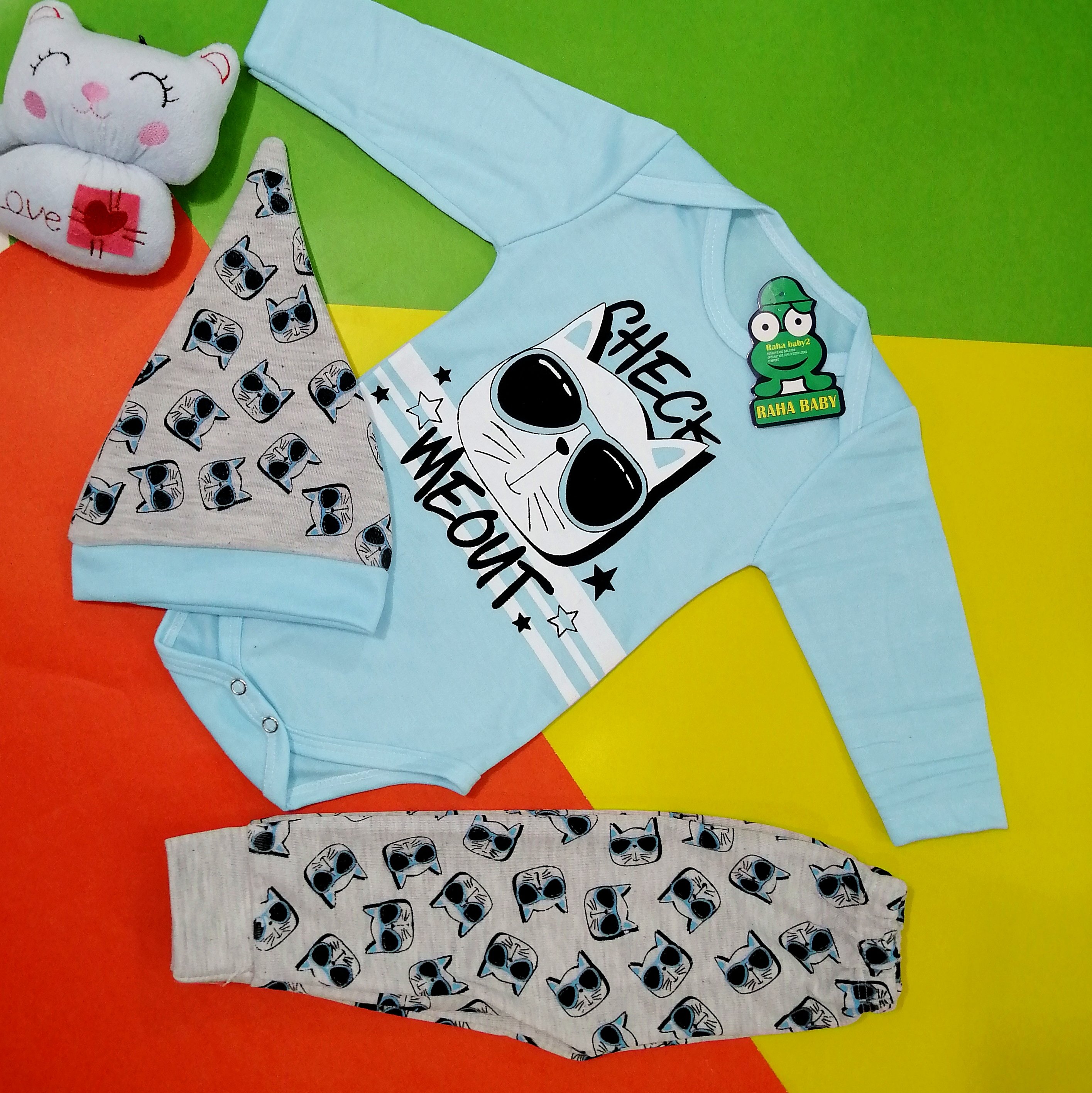 ست سه تیکه نوزادی اسپرت بچگانه پسر دختر مناسب بدو تولد تا 4.5ماه طرح گربه جنس نخ شامل بادی آستین بلند و  کلاه و شلوار