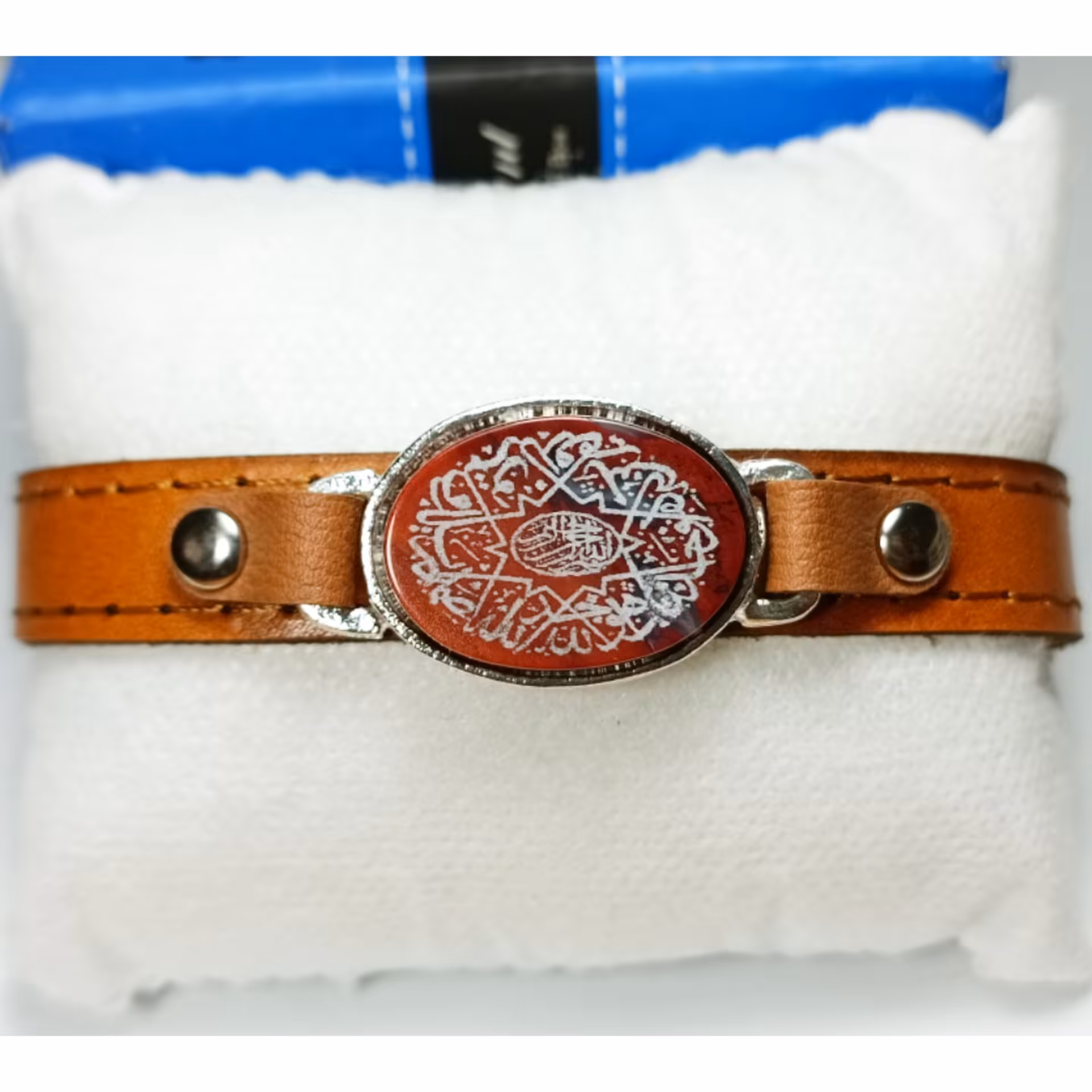 دستبند چرم طبیعی با نگین جاسپر طبیعی (حکاکی آیت الکرسی)