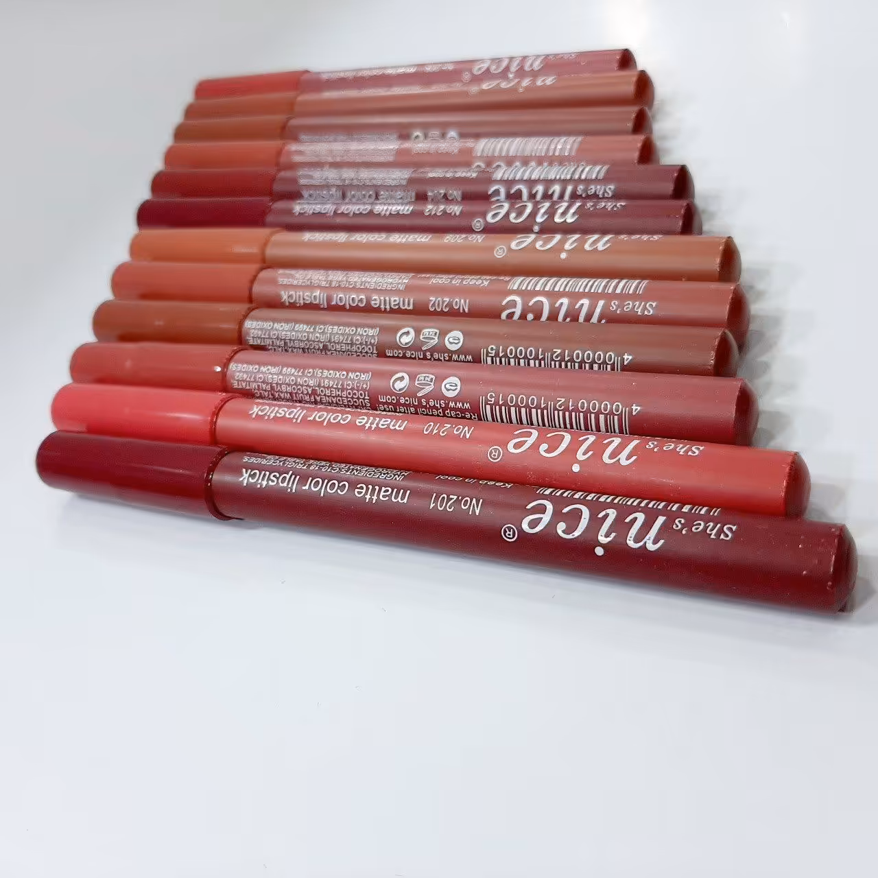 رژلب مدادی نایس