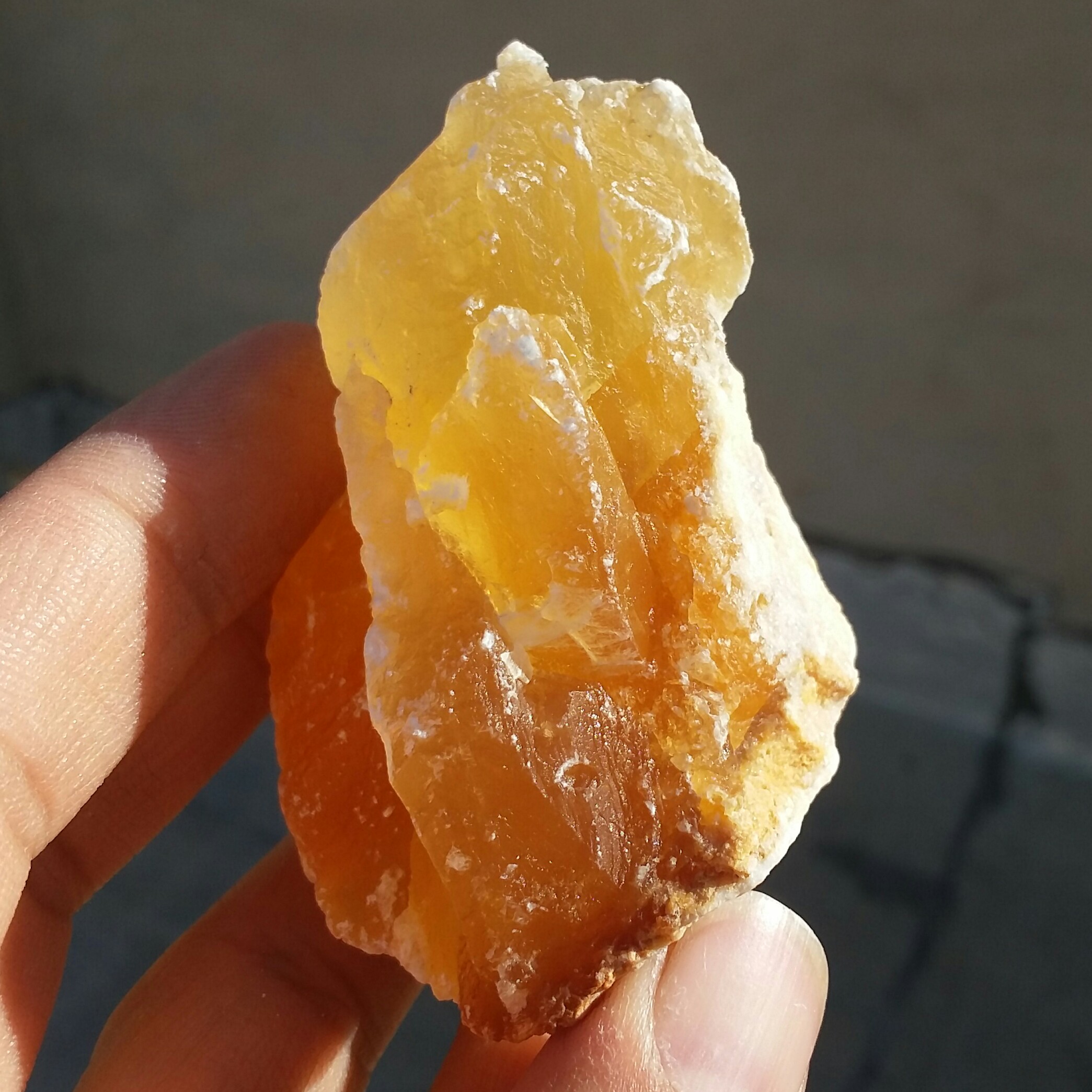 نمونه فوق کلکسیونی سنگ راف ژیپس عسلی پرتغالی کمیاب
 100 در 100 طبیعی شاهکار خلقت
کد11846