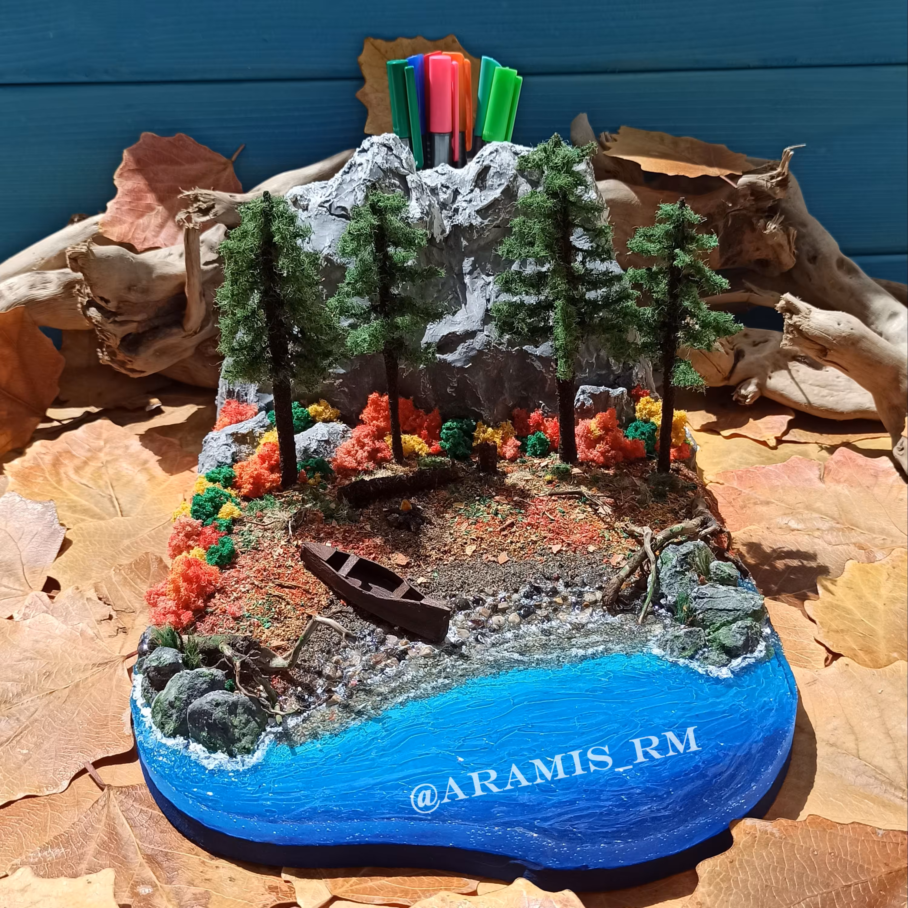 جامدادی رومیزی مینیاتوری جنگل پاییزی