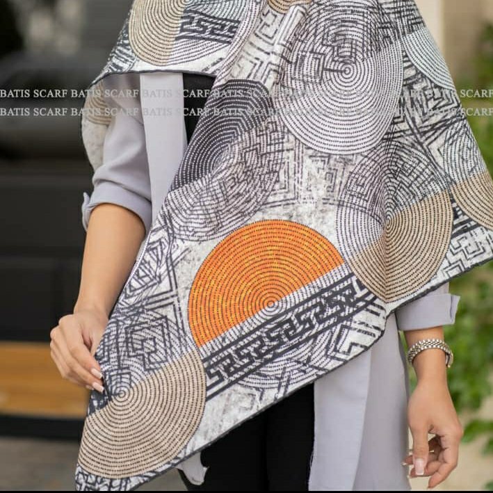 روسری نخی با ابعاد 140 دور دست دوز