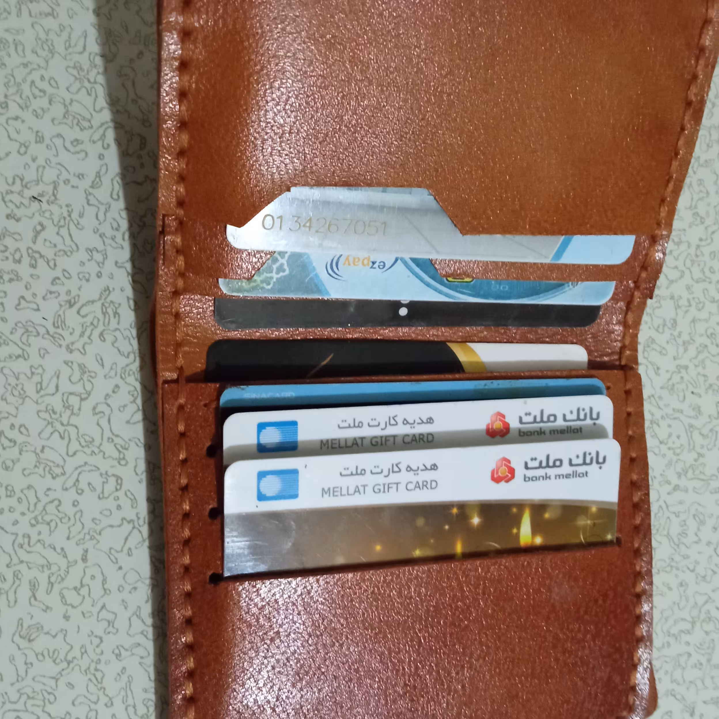 مینی کیف وجاکارتی شیک زیبا رنگ عسلی دارای هفت جاکارتی ی جا واسه قرار دادن اسکناس