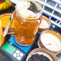 مخلوط ژل رویال و گرده گل،گرد نخل ،سیاهدانه،عسل