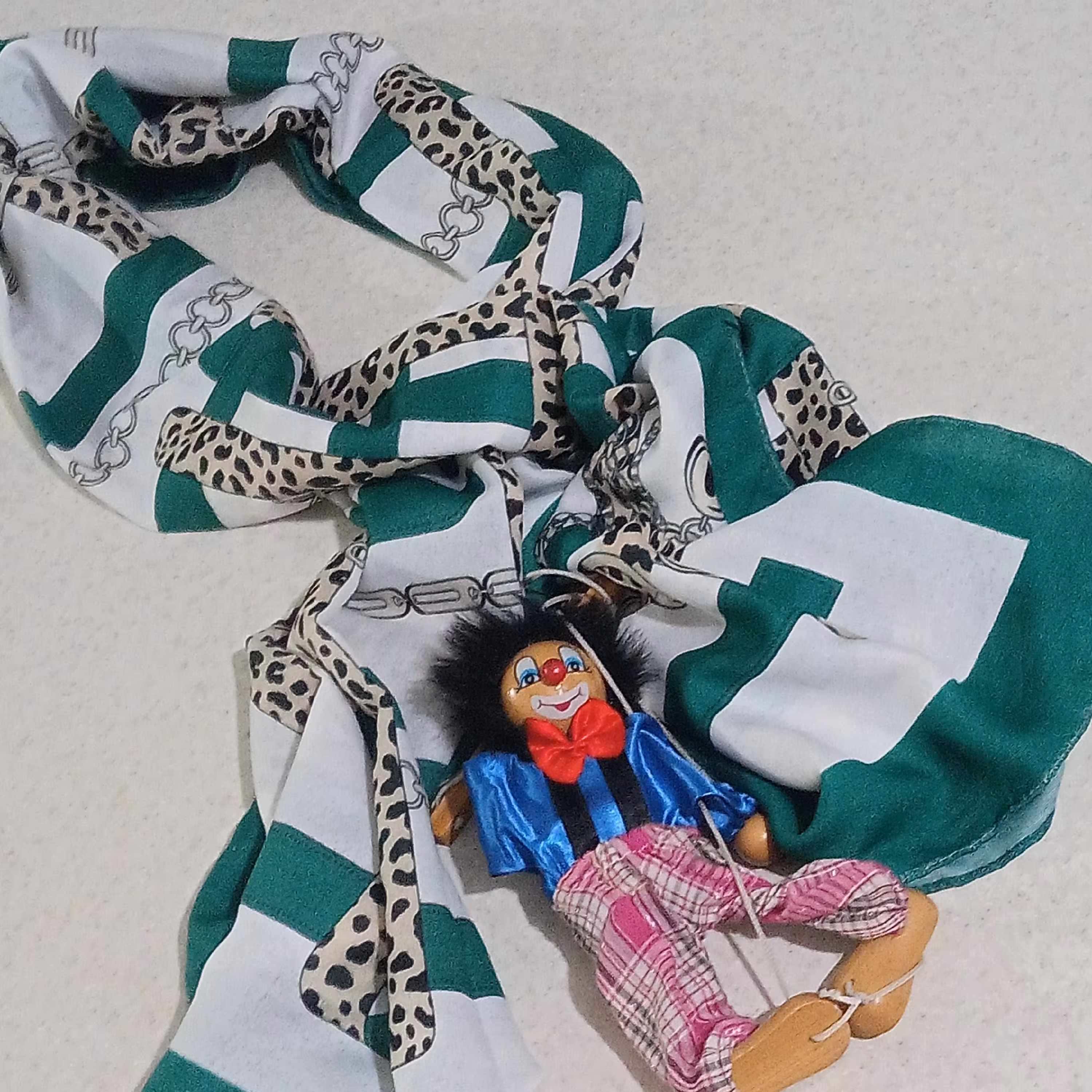 باسلام ارسال رایگان شال نخی منگوله دار لطیف زیبا و مجلسی با ابعاد 180  در 66 سانتی متر 