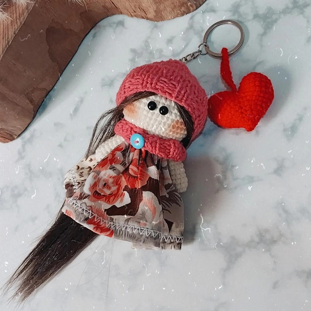 سرکلیدی عروسک روسی کاملا دستبافت و نمونه کار خودم مناسب آویز برا کیف جا سویچی 