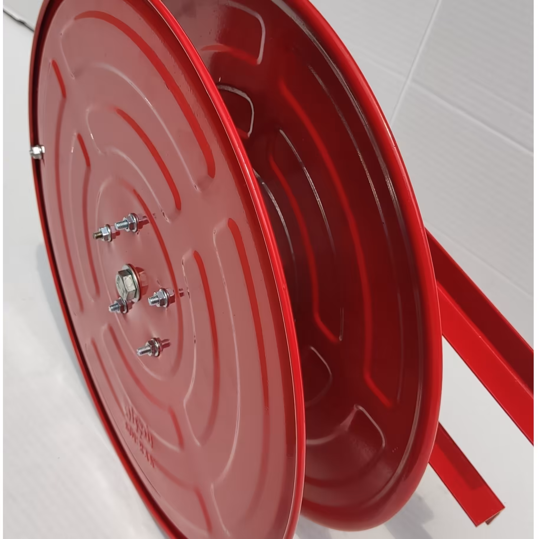 شلنگ جمع  کن مدل دیواری 15 متری1.2