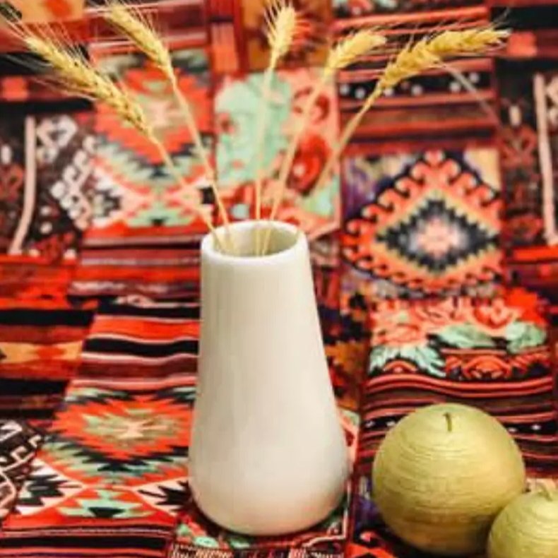 گلدان سنگی سفید