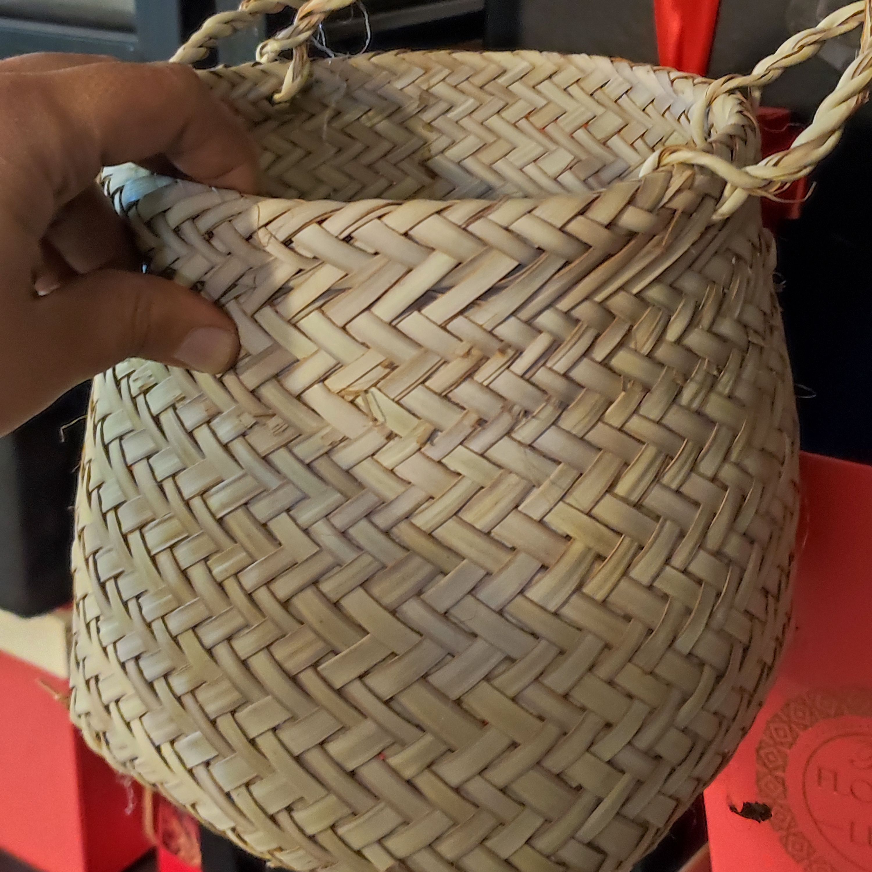 سبد حصیری کیفیت عالی بافته شده ازدرخت داز توسط زنان کپر نشین استان کرمان برای خرید بیش از یک بسته دایرکت پیام بدین