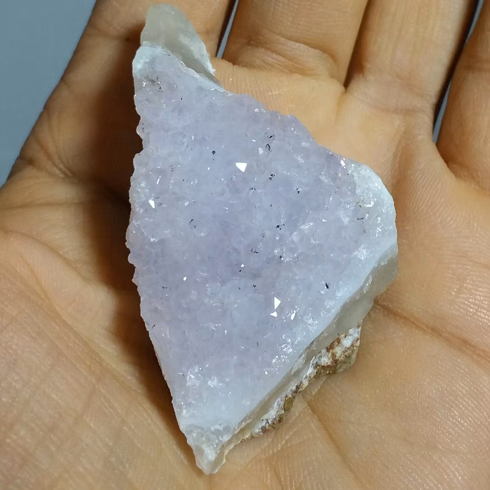 سنگ راف آمتیس بلور شکری بسیار زیبا دیدنی کاملا طبیعی شاهکار خلقت خااااص
کد 9798