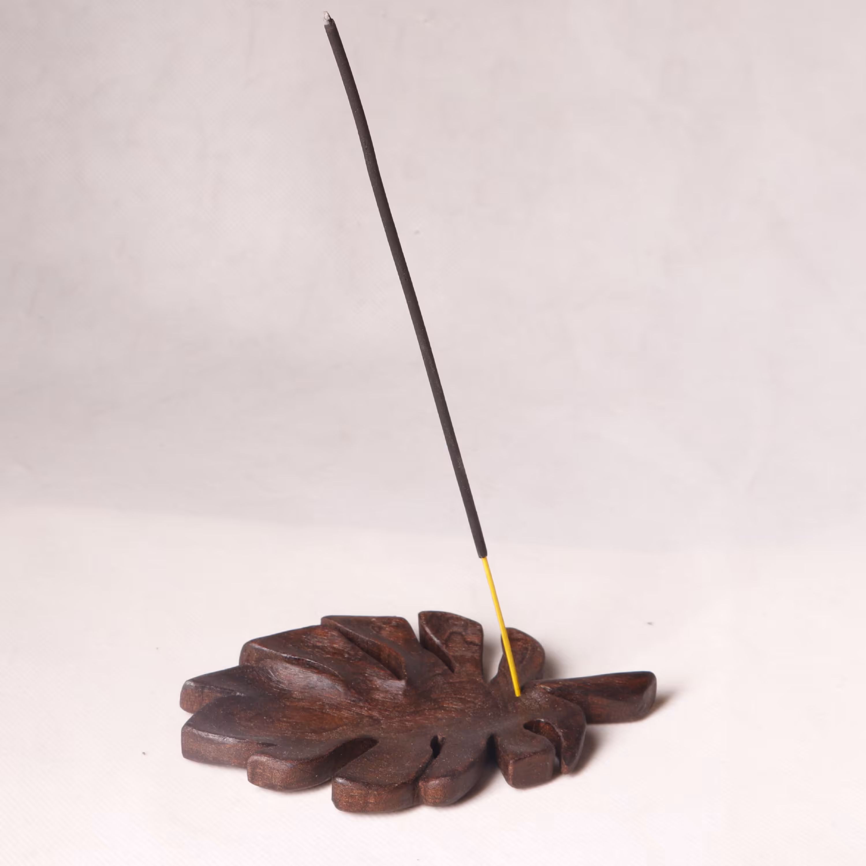 جا عودی چوبی برگ سبک و زیبا با وزن 50 گرم